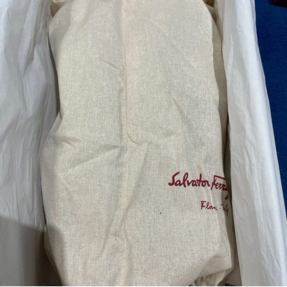 ☆☆Sold ☆ Sold ☆☆SALVATORE FERRAGAMO loafers - Picture 4 of 8